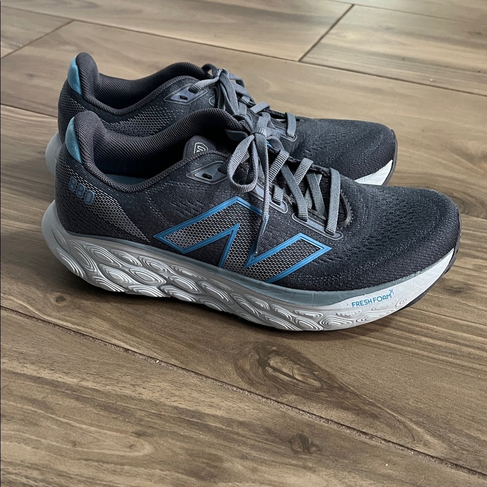 New Balance 880 women’s shoe size 8 wide